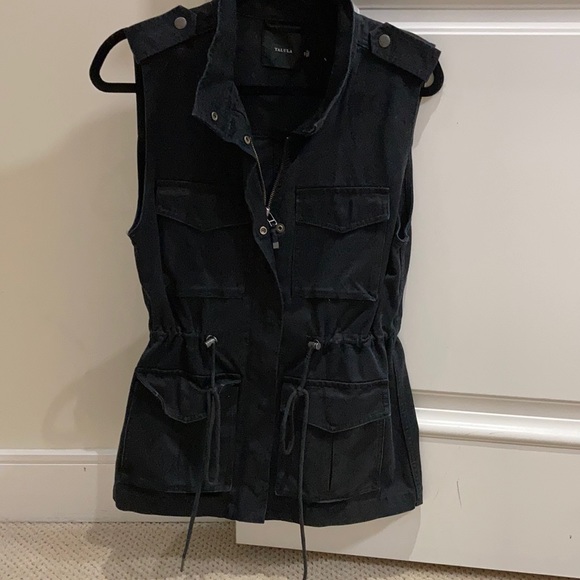 Aritzia Talula Black Cargo Vest - Picture 1 of 3
